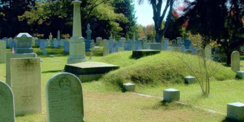 Nằm mơ thấy bia mộ: Ý nghĩa và con số may mắn cho bạn? 4 Nằm mơ thấy bia mộ thì nên đánh con gì?